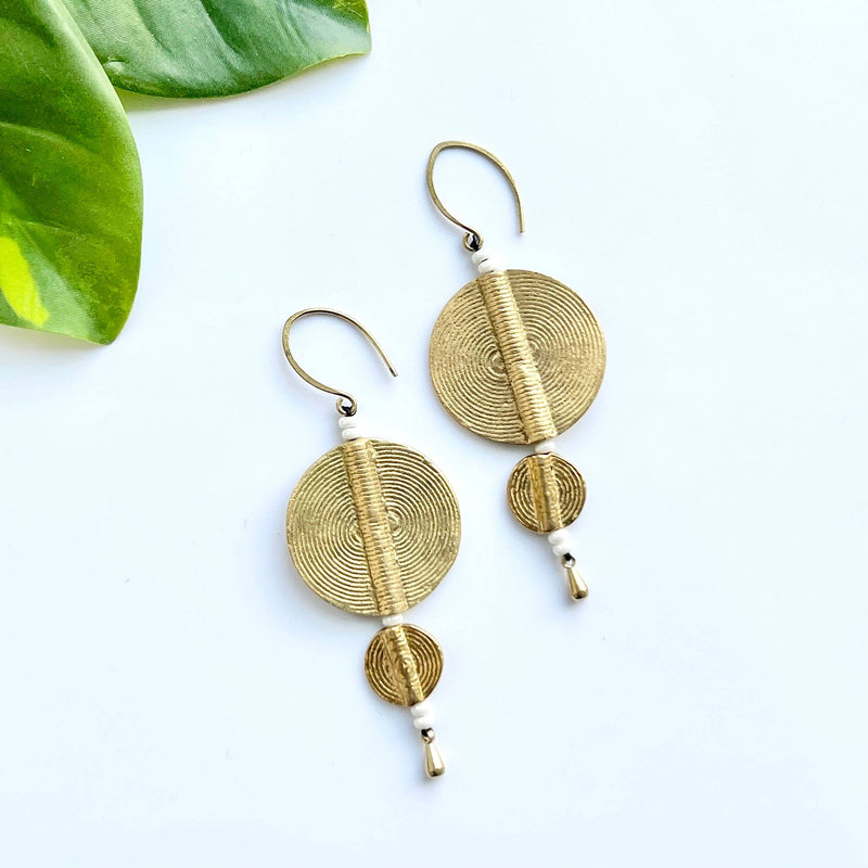 Brass Graduated Labyrinth Earrings: Black