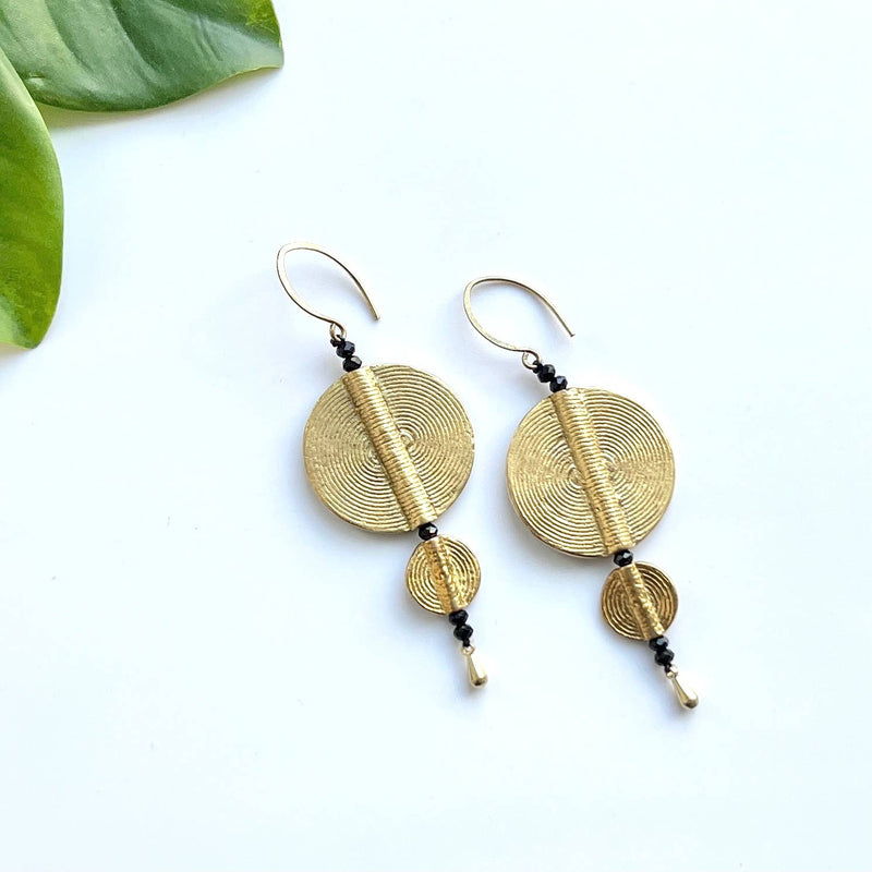 Brass Graduated Labyrinth Earrings: Black